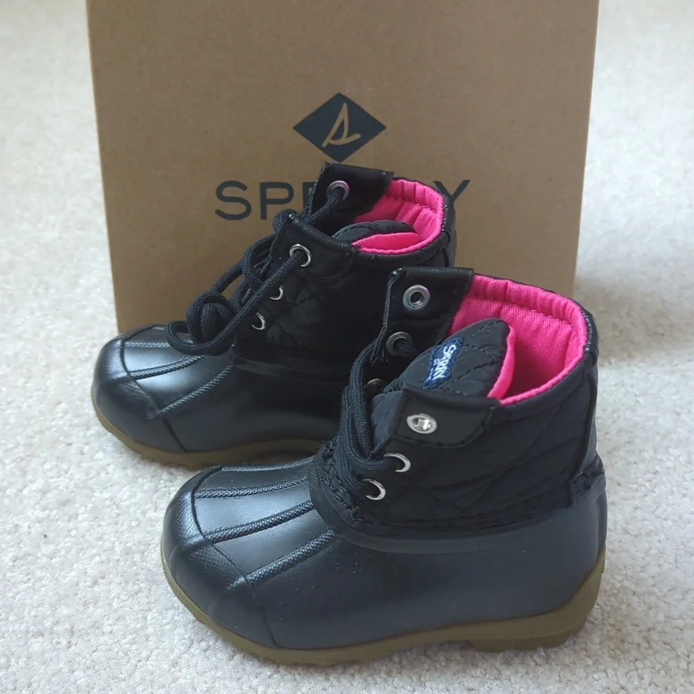 Girls black port boot by Sperry